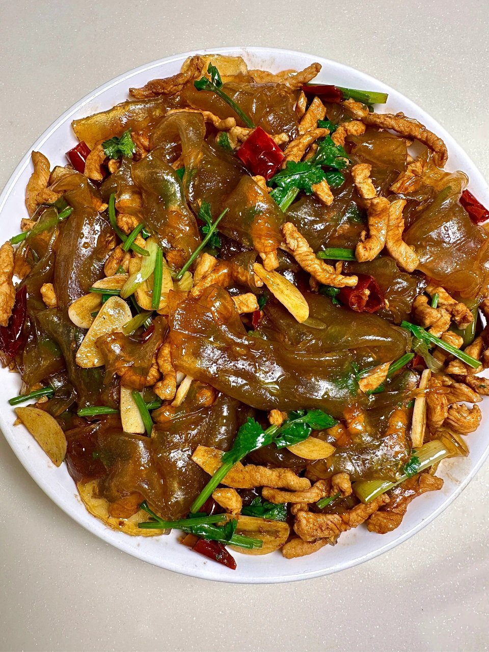 肉丝炒粉皮.q弹爽滑,巨香巨香,肉丝也炒入入味,酸酸辣辣