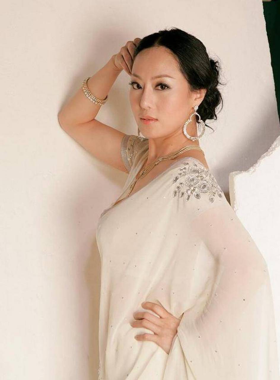 时光洗礼下的章小蕙:温婉气质与雍容风采,笑容温暖,优雅从容