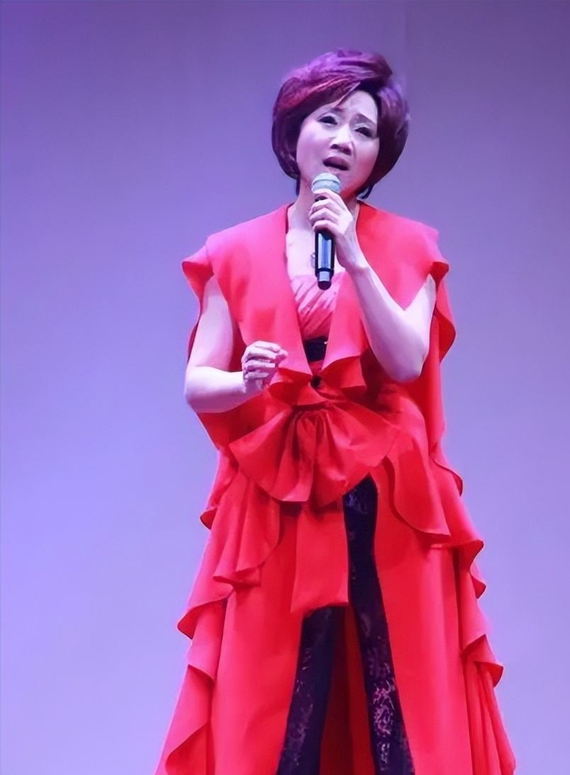 回顾张德兰巅峰时为爱隐退40岁成为医生一生无儿无女