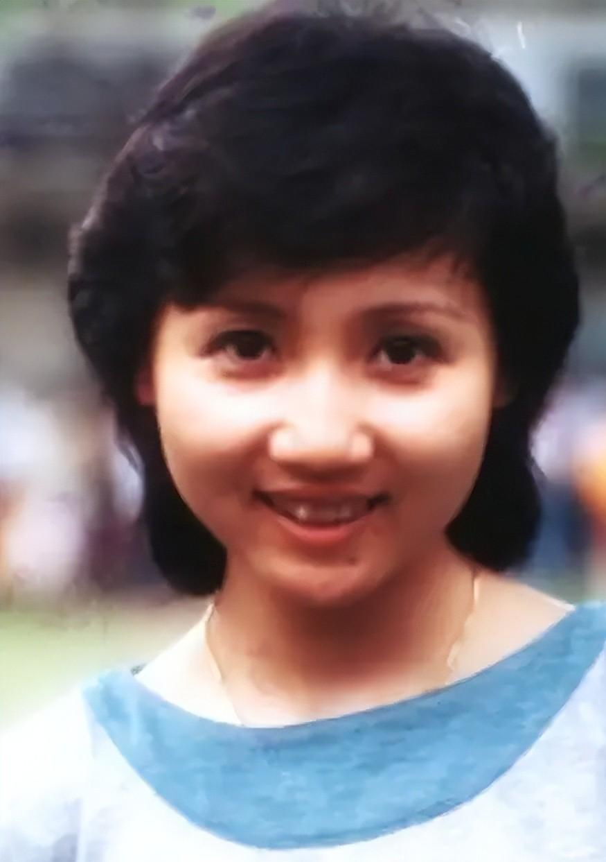 回顾张德兰:巅峰时为爱隐退,40岁成为医生,一生无儿无女