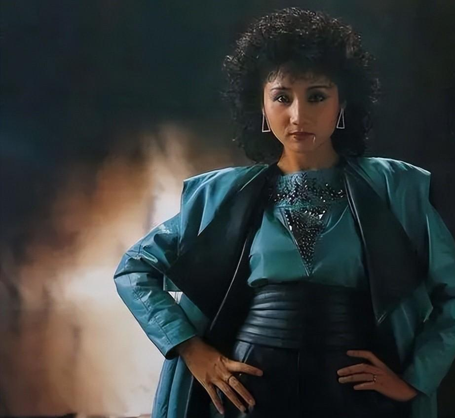 回顾张德兰巅峰时为爱隐退40岁成为医生一生无儿无女