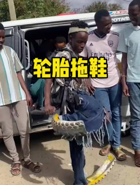 36万25日第10球:詹姆斯抢断一条龙,摸头回头望月暴扣50分,致敬经典