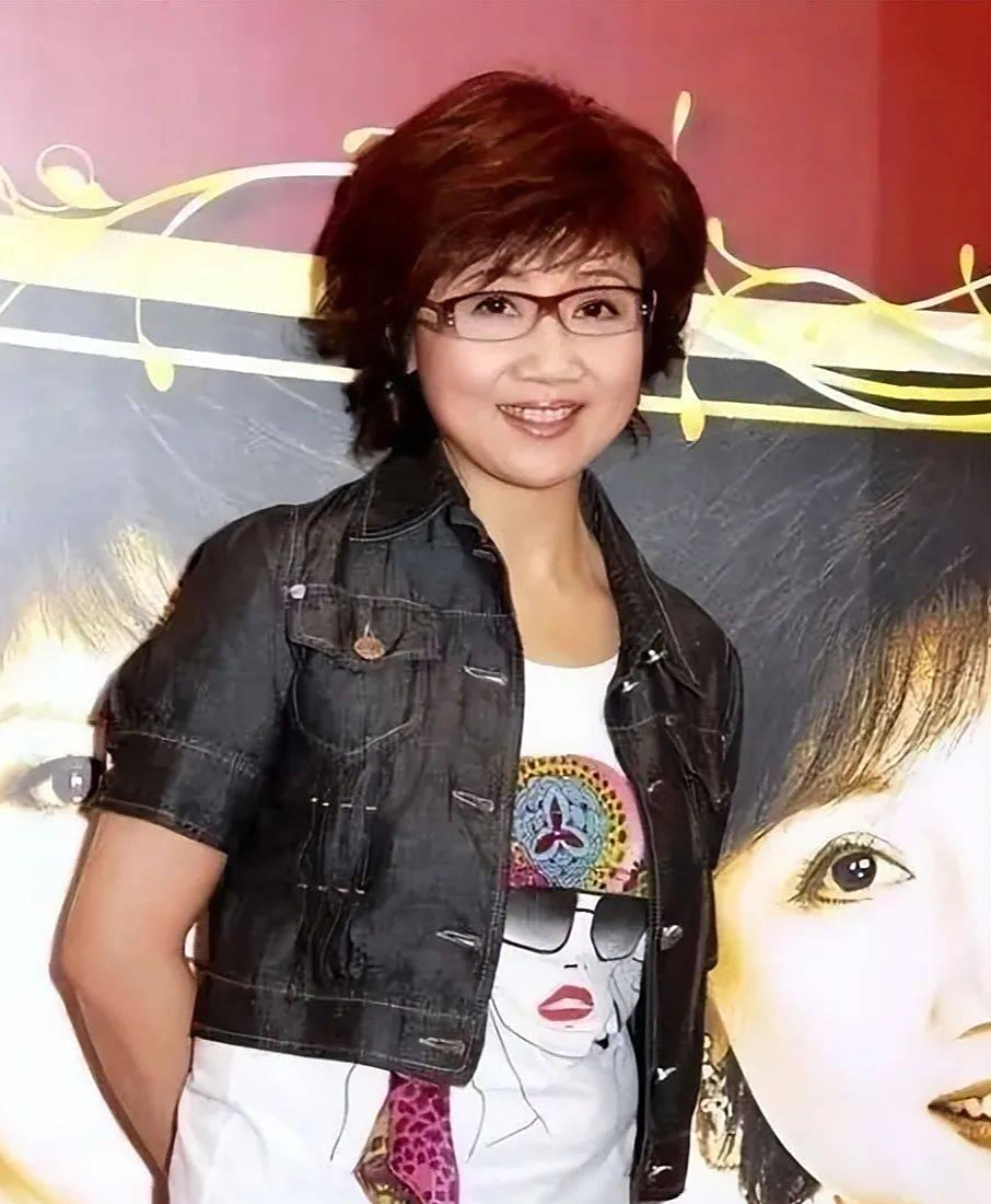 回顾张德兰巅峰时为爱隐退40岁成为医生一生无儿无女