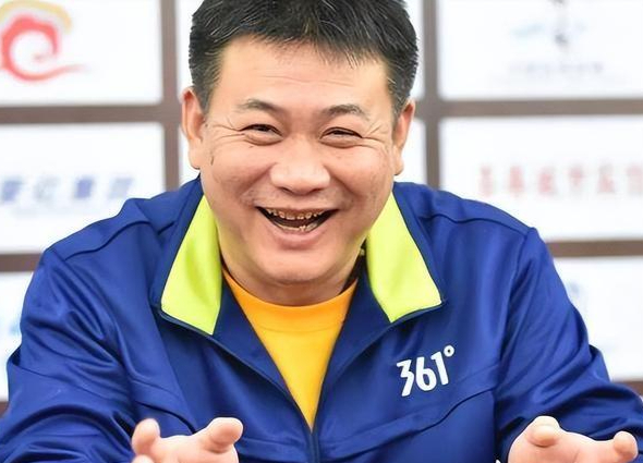 后来,他与演员邓星相识相爱,走进了婚姻的殿堂,并育有一子,但这段婚姻