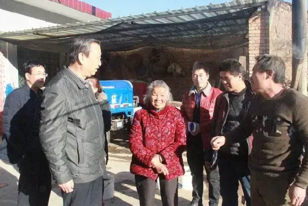 陈天强自小失去了父母,都是同村的人照顾他长大的