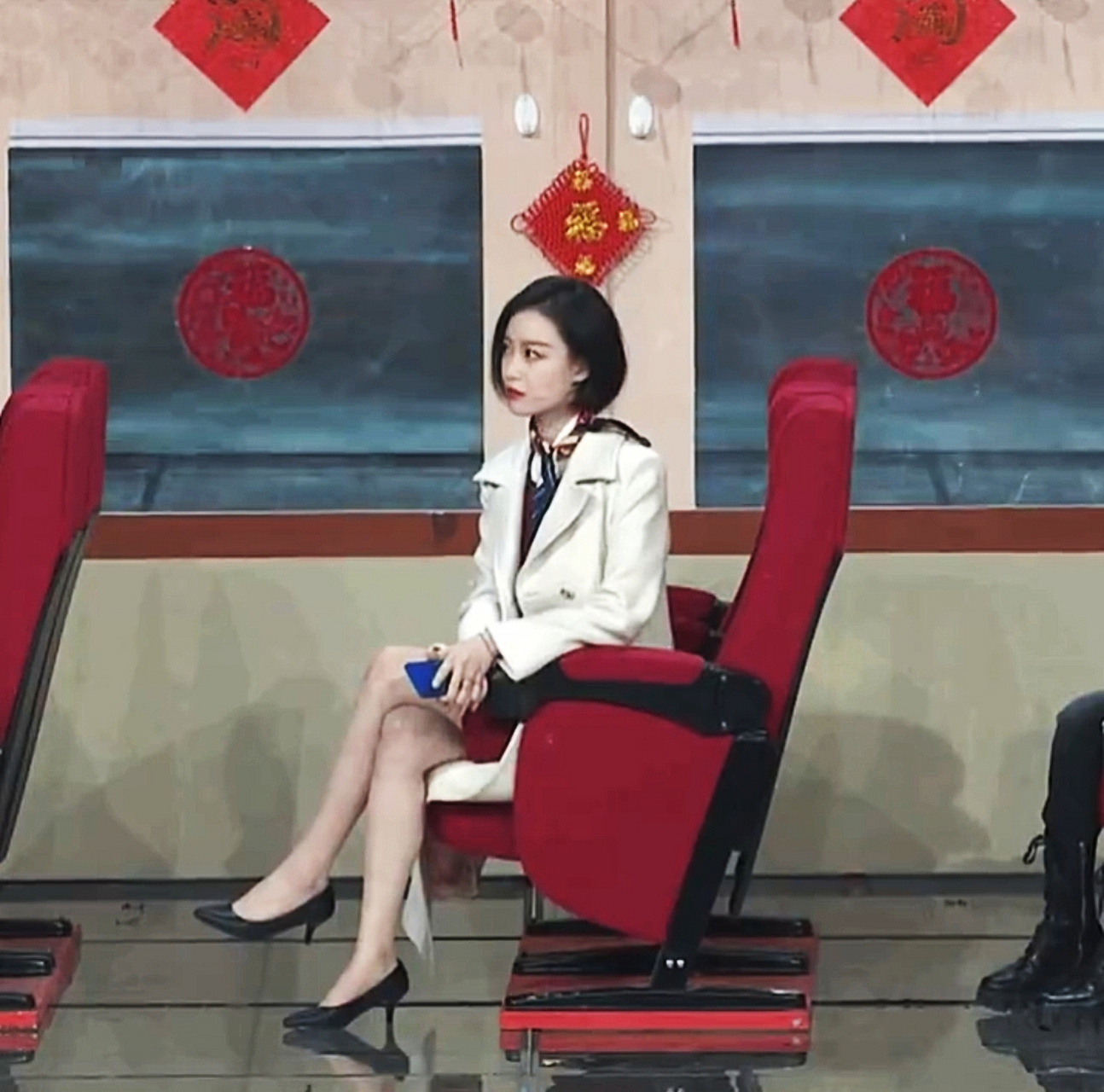 春晚还得上看倪妮#大长腿# #倪妮# #热点引擎计划