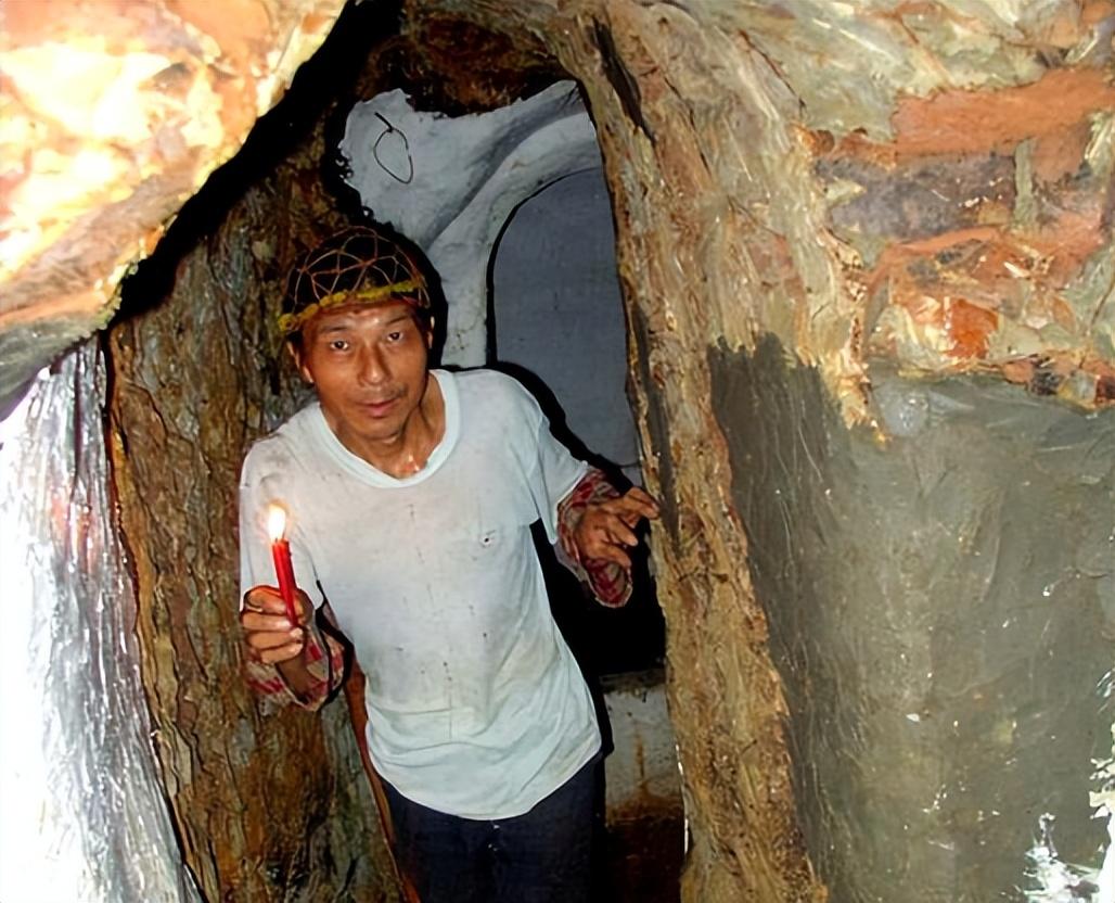 回顾江西野人进山凿出三室一厅因失恋隐居21年年过60依然单身