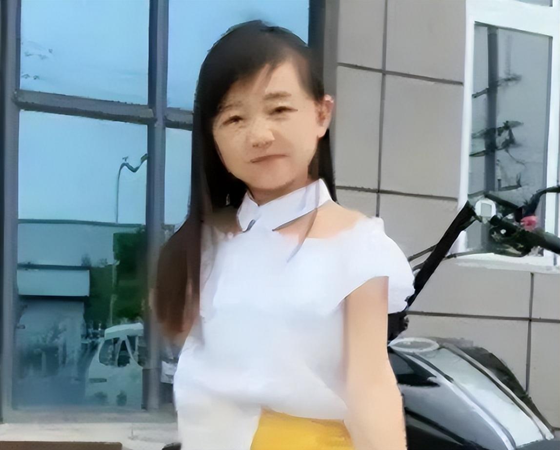 2010年,转眼间他们在袖珍人艺术团的时候已经过去一年了.