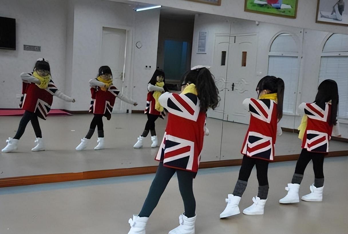 2019年成都最美袖珍女结婚32岁长得像10岁婚后过得如何