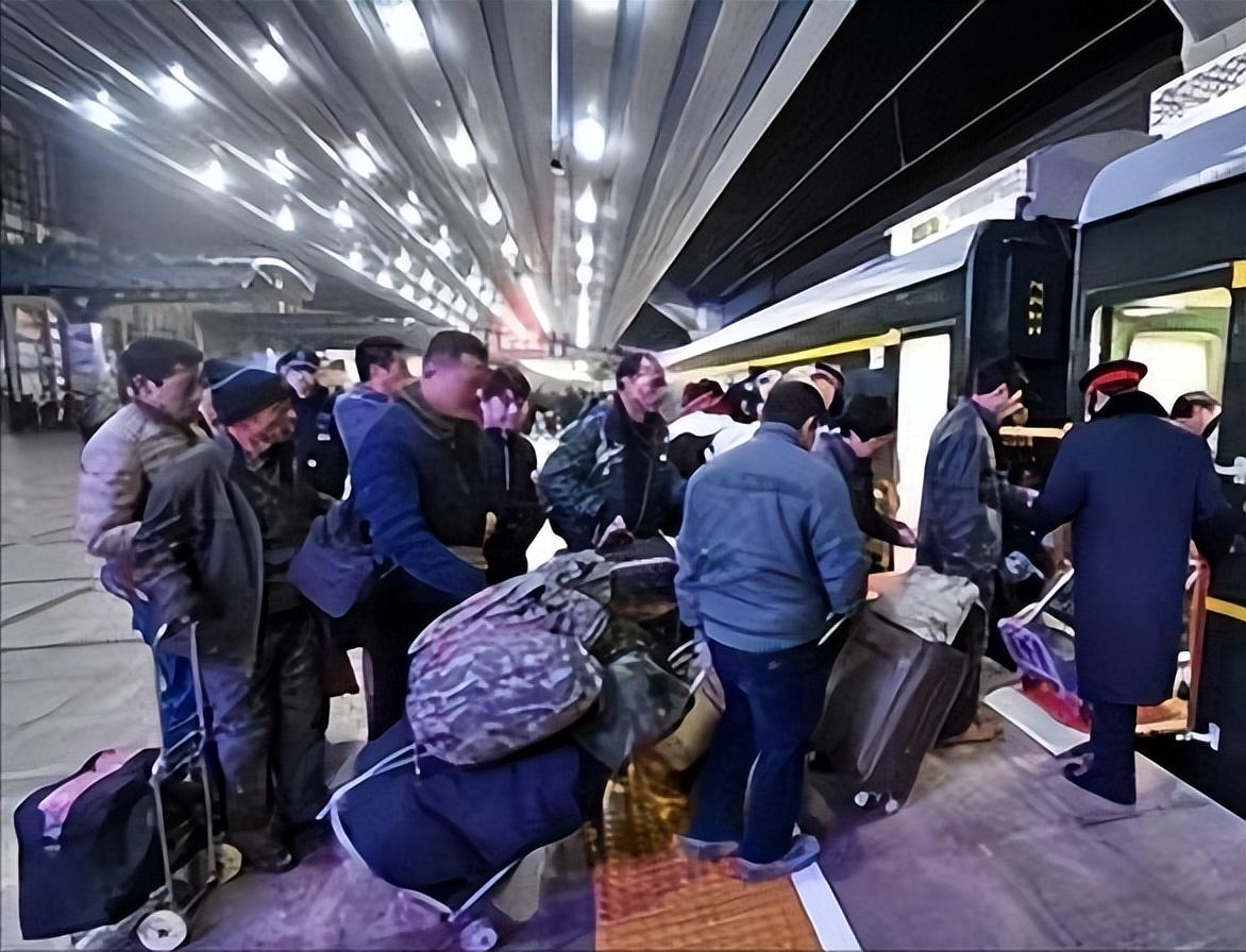 回顾:为什么绿皮火车还没淘汰?是为谁保留,原来还有这些用处!