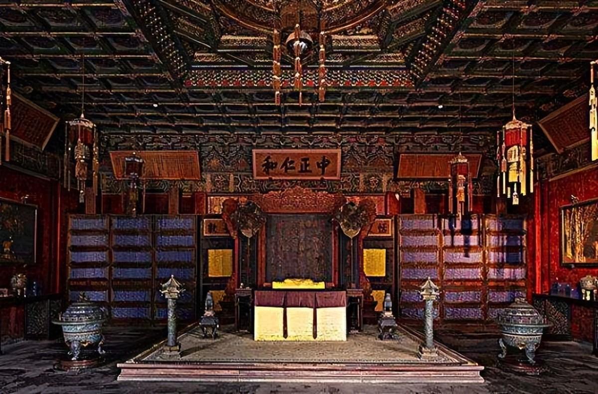 根据清朝皇室的规定,在寅时之前,整个紫禁城除了景运,隆宗二门之外