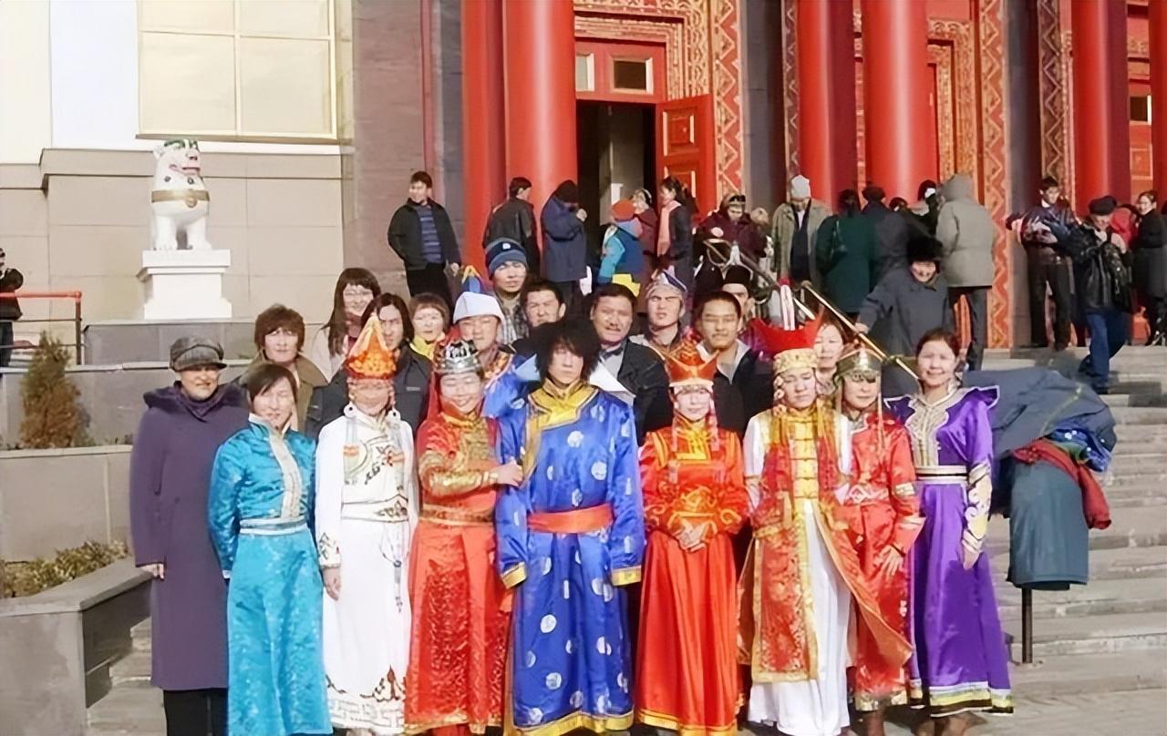 成吉思汗后裔改名换姓各自逃命600年后靠一首诗团聚四川