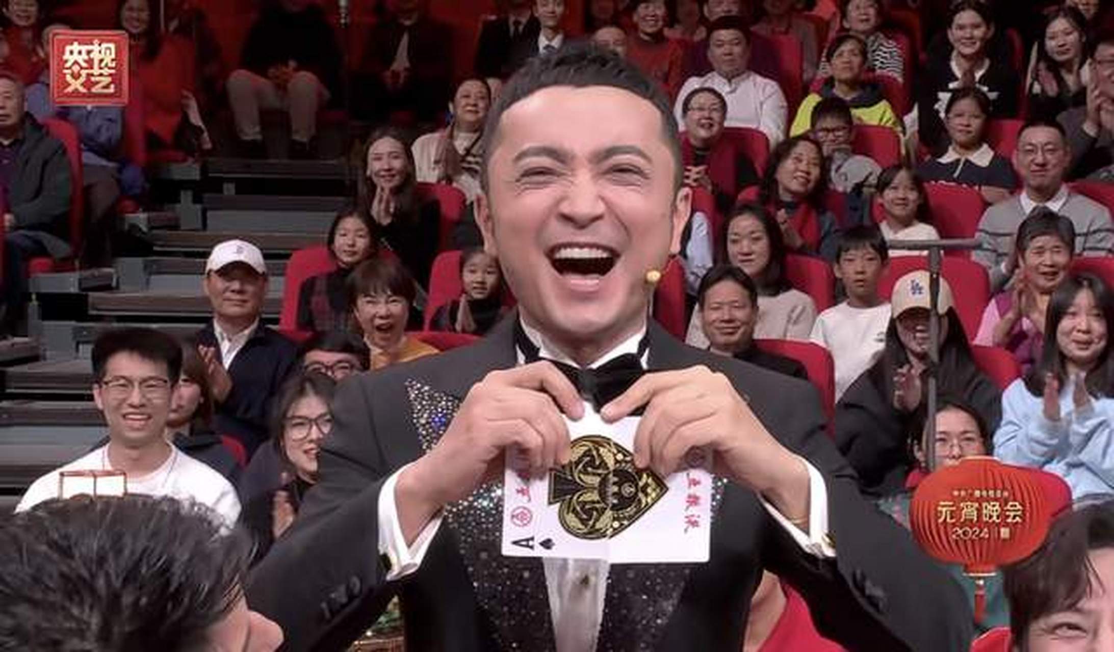 [原文:小尼的牌对上了,撒贝宁何.