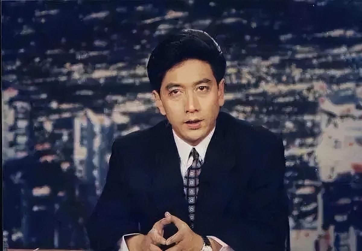 回顾:水均益在加拿大与富婆合影,大肚腩抢镜,女方身材火辣颜值高