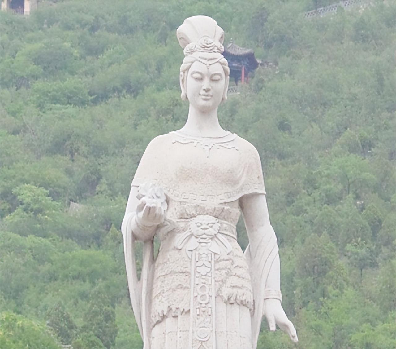 这一霸气侧漏的名字一直到今天,依旧被沿用着,人们也往往自称为中华