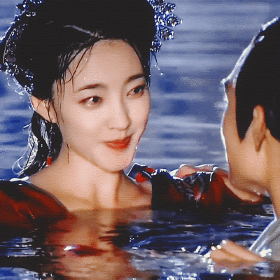 梁红玉(张馨予饰)每位扮演妲己角色的女演员,其实都具备饰演花魁的