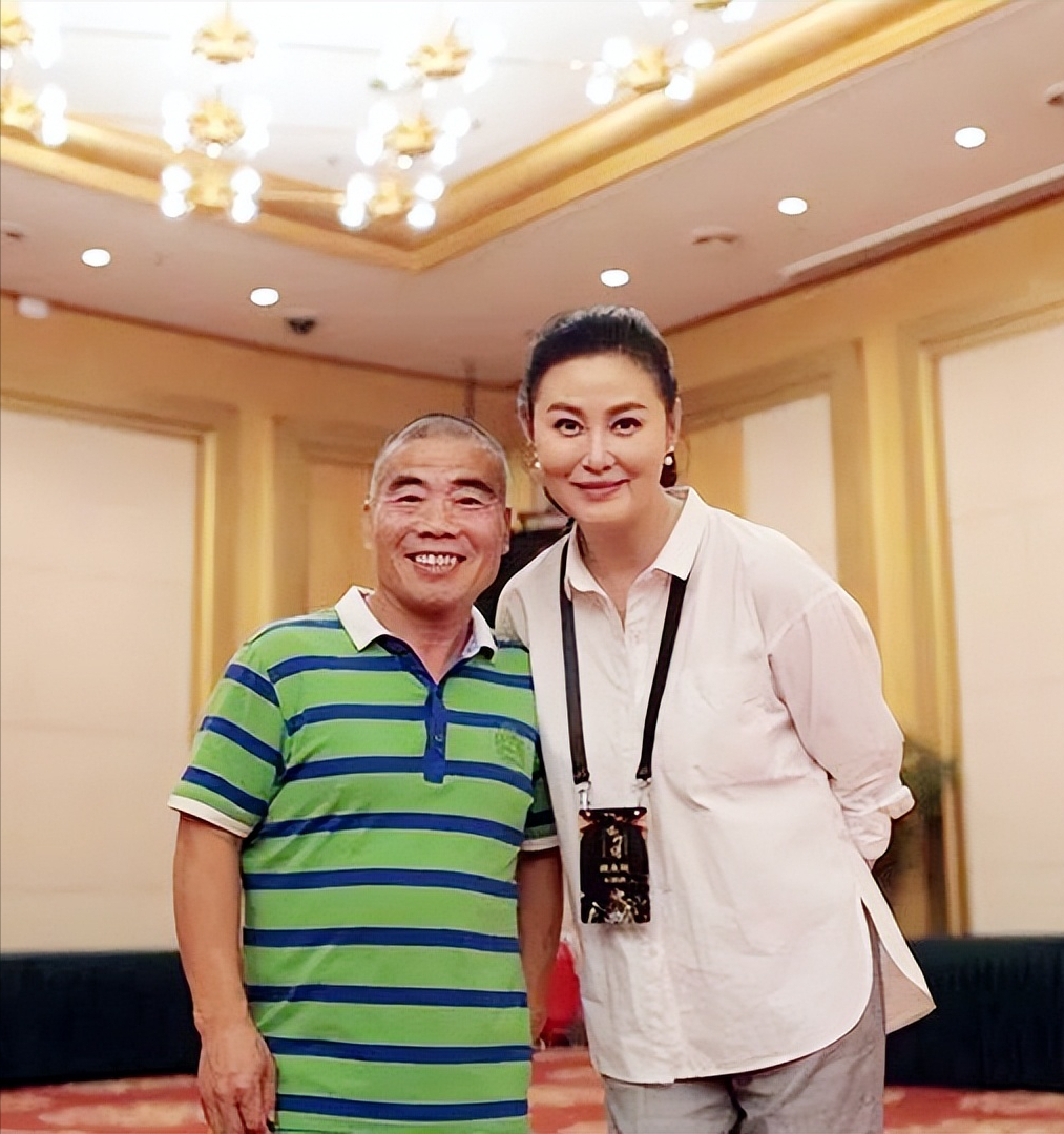 "武大郎"宋文华:矮个男人也有春天,妻子比他高10厘米