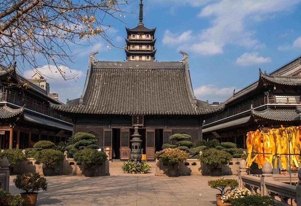 回顾有一尼姑庙僧众每天吃1顿饭睡4个小时还禁止香客捐钱