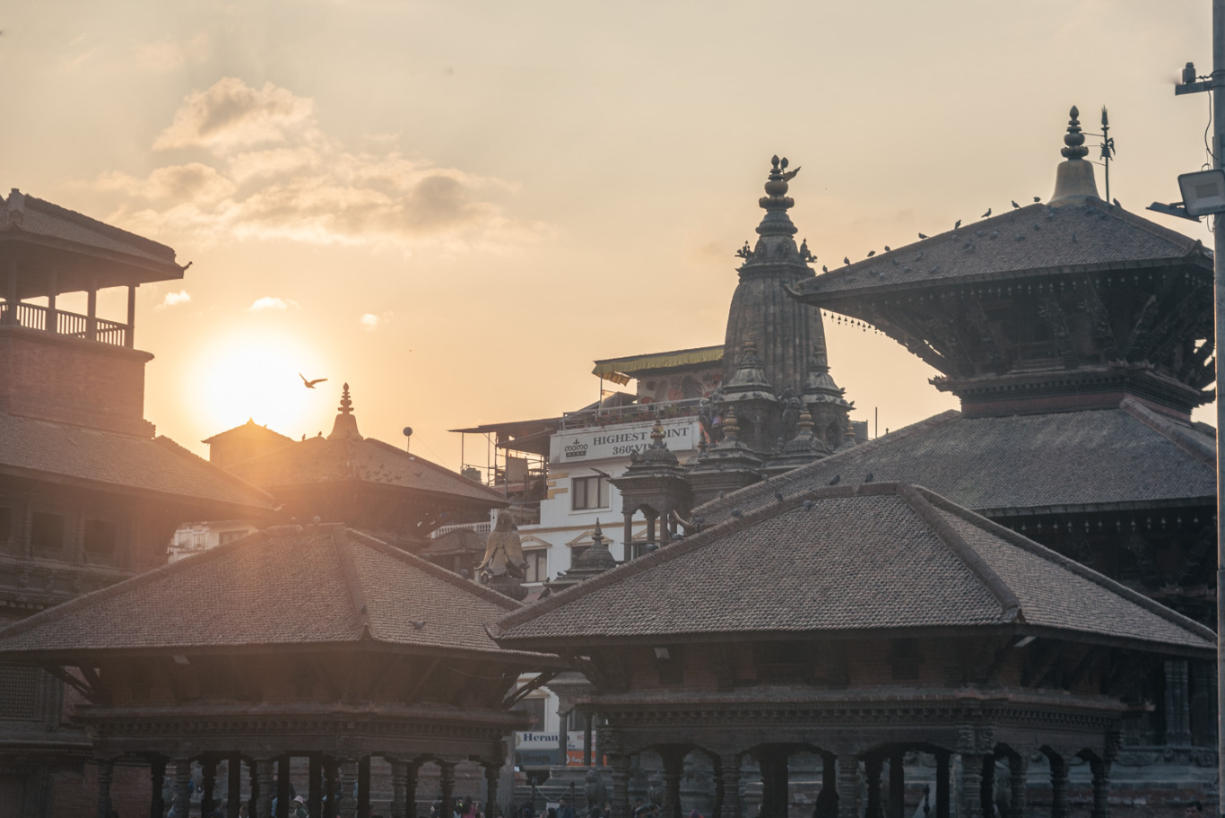 我在加德满都广场晒着太阳听着风铃