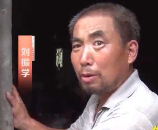 2003年,一事无成的刘振学已经三十多岁了,但村里却没有一个姑娘看得上