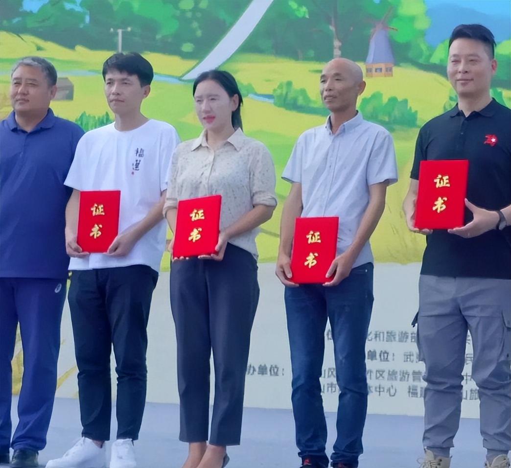 回顾沈丹她经历过多少坎坷呢后来的她又是如何翻身的呢