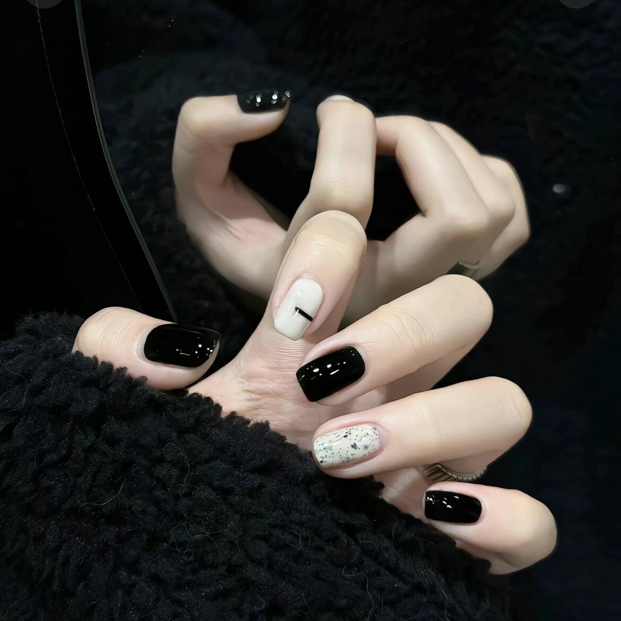 黑色美甲就是有气质! 款式选得好,短甲也一样美美哒!