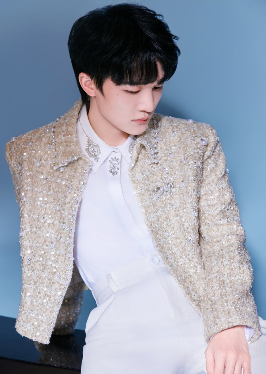 周深元宵晚会《万物温柔相依》太好听了,天生的独特嗓音,你觉得怎么样