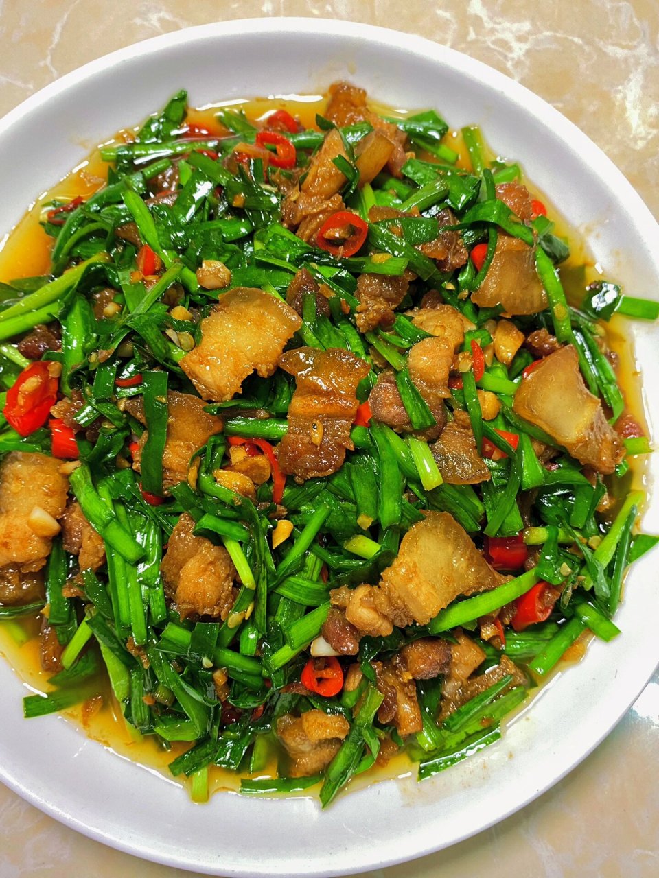 韭菜炒肉,下饭神器  90今天做了一道韭菜炒肉,好吃是好吃,就是太费