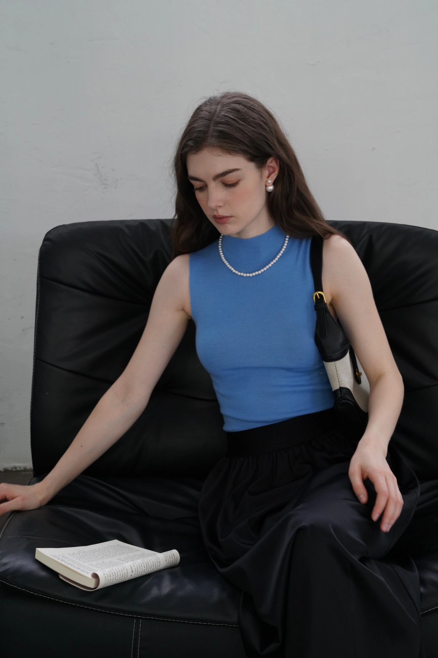 极简主义 徜徉在蓝色海洋里 集美们  我的法式穿搭态度来啦 一件半