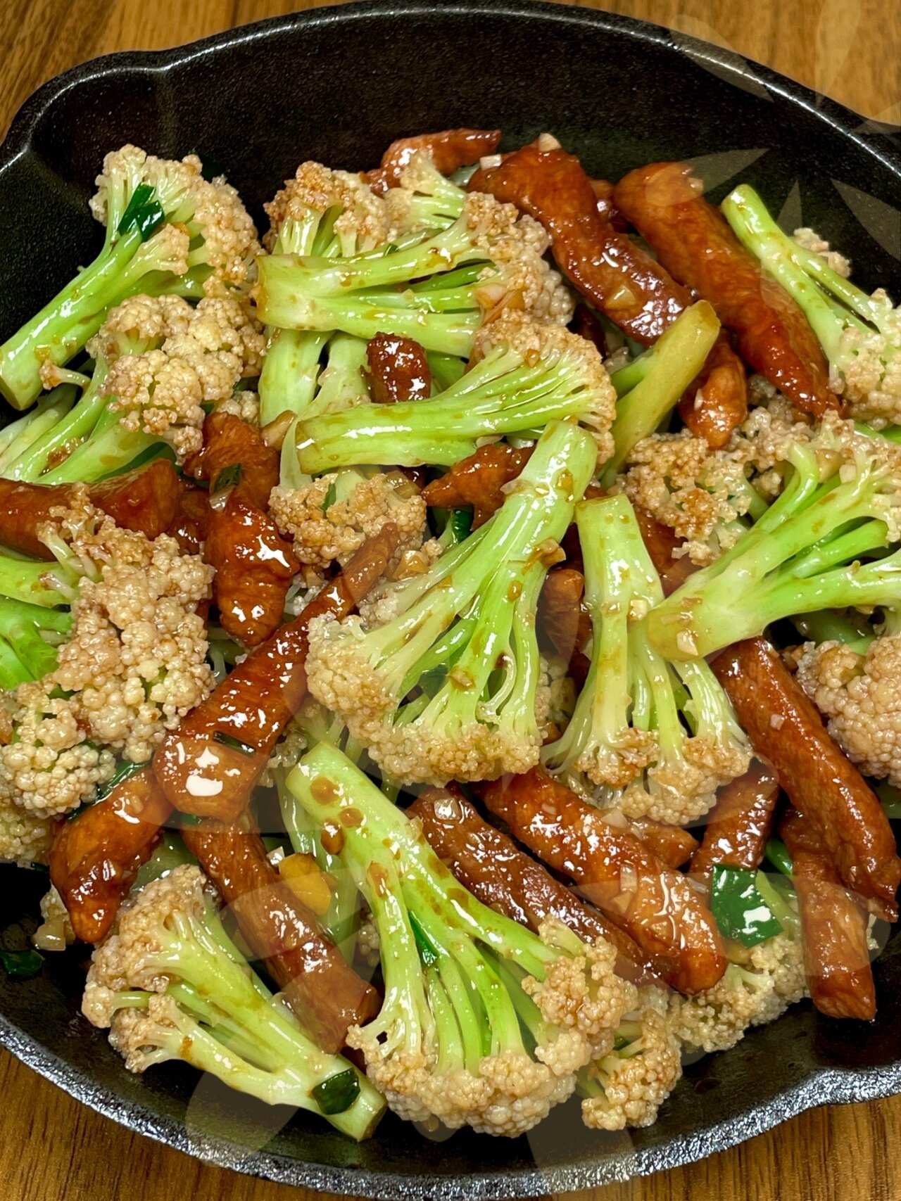 超级下饭 #家常快手菜# #干锅花菜# #热气腾腾的三餐# #一人食吃什么