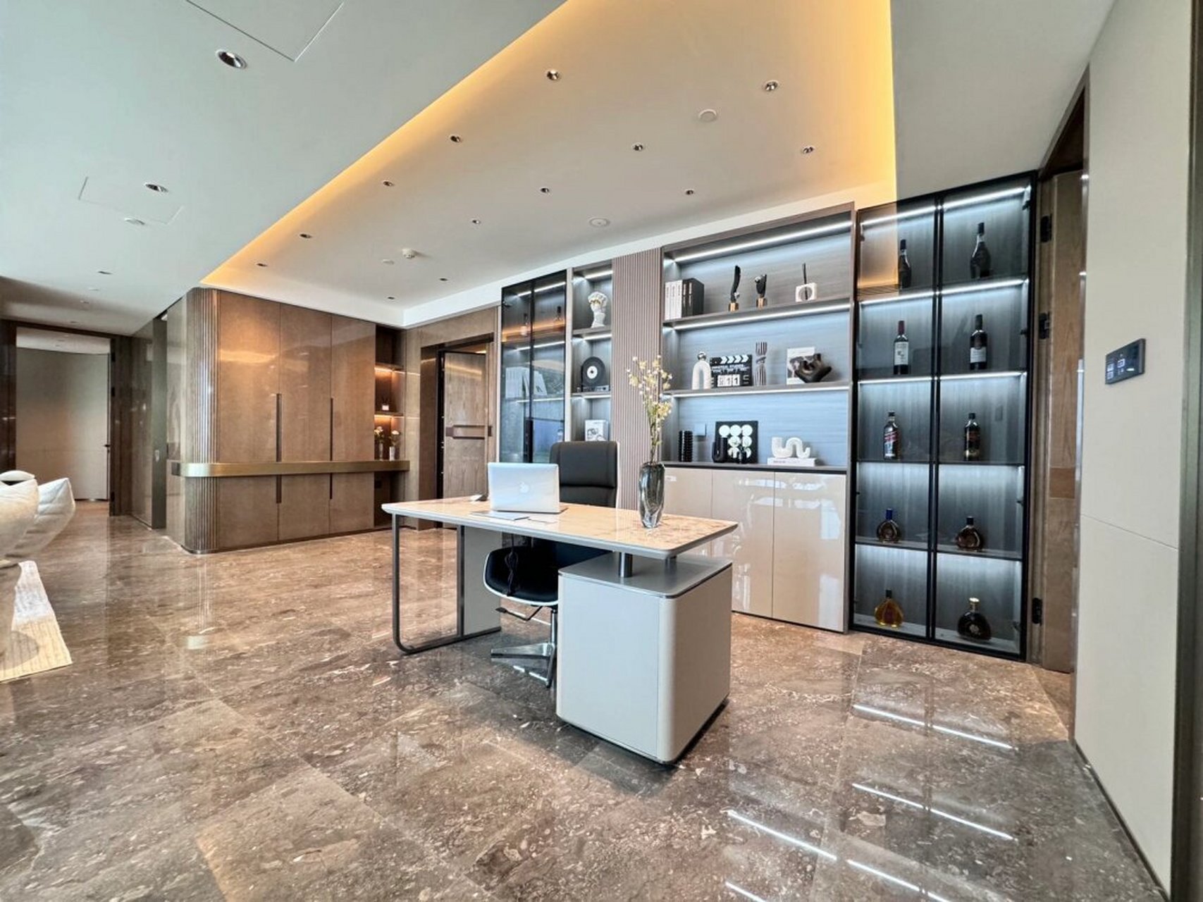 国贸精装修现房171平大平层,精装修拎包入  9515国贸地铁站附近