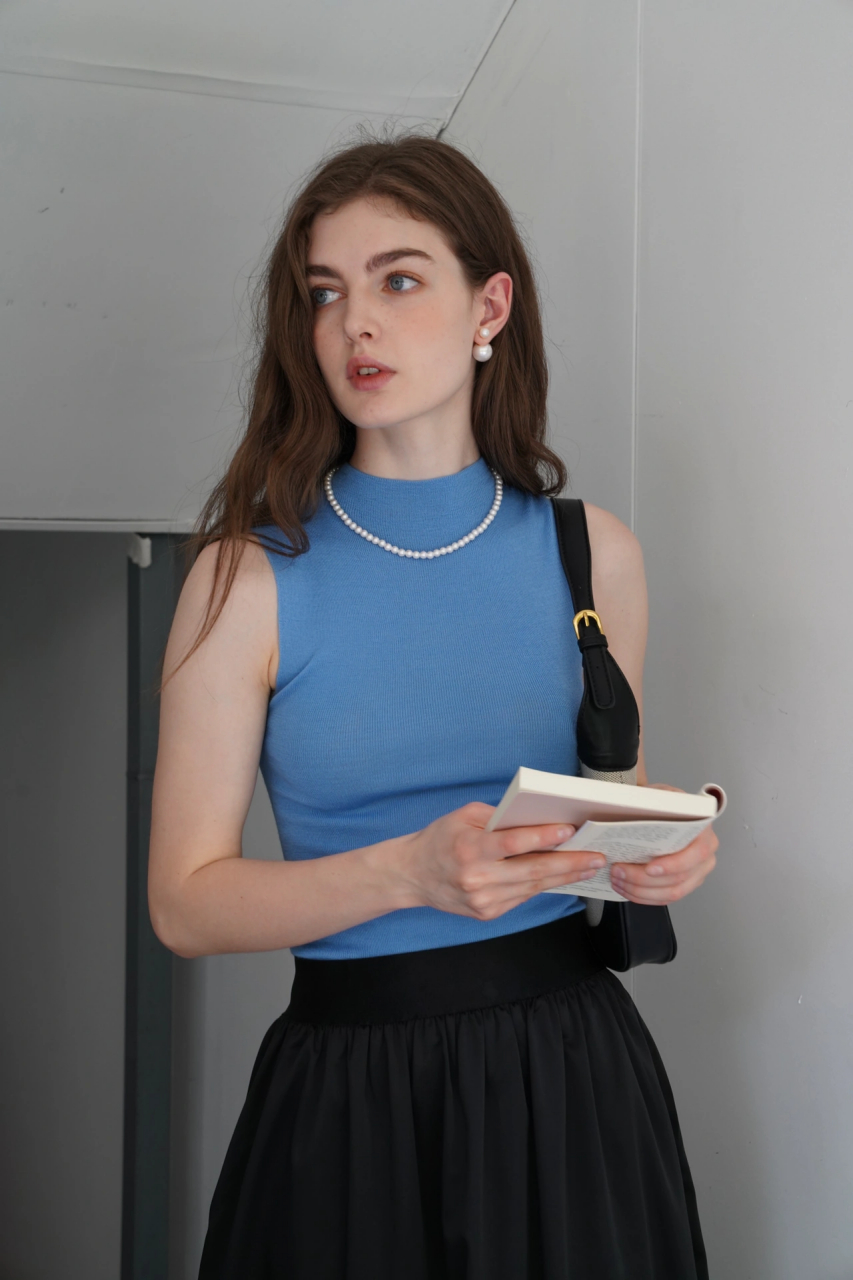 极简主义 徜徉在蓝色海洋里 集美们  我的法式穿搭态度来啦 一件半