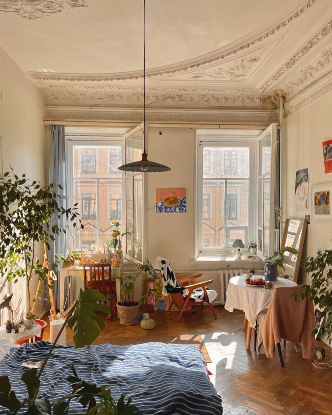 在家的感觉真好 自在画画 自在做自己 这里是俄罗斯艺术家anna sel