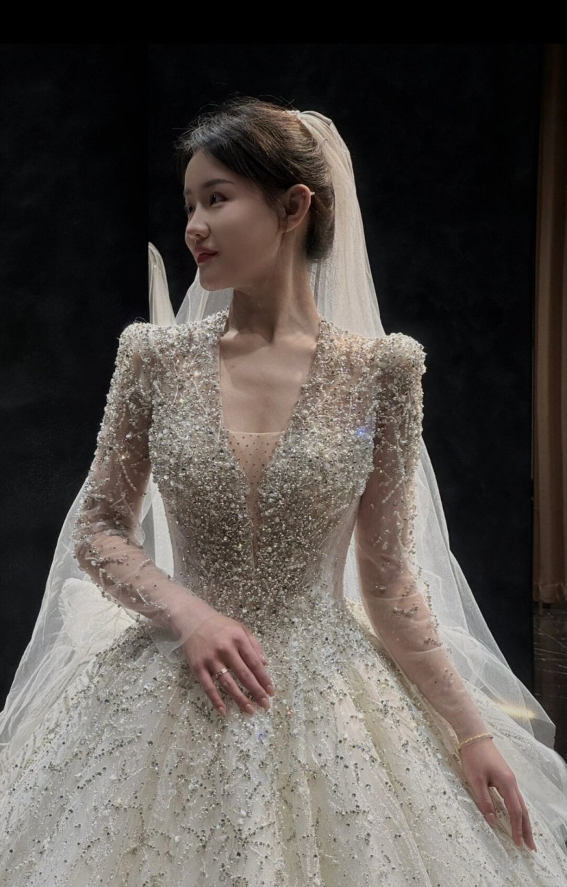 相信我 没人能拒绝kc敲有气场皇后领婚纱  78kc皇后领婚纱:让你秒变