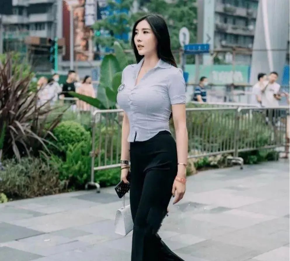 "中国臀神"刘太阳,臀围100cm,体重130斤,腰围66cm,美犯了