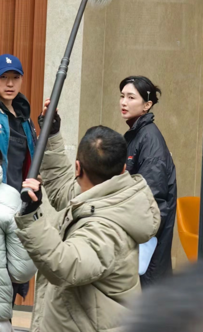 广东佛山偶遇江疏影在拍摄电视剧《月色正浓》!