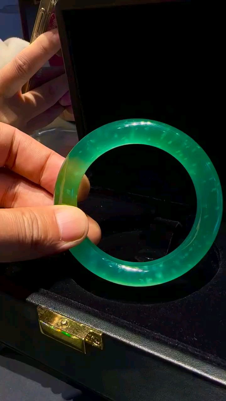 木那满色圆镯带雪花棉太冰透啦翡翠a货