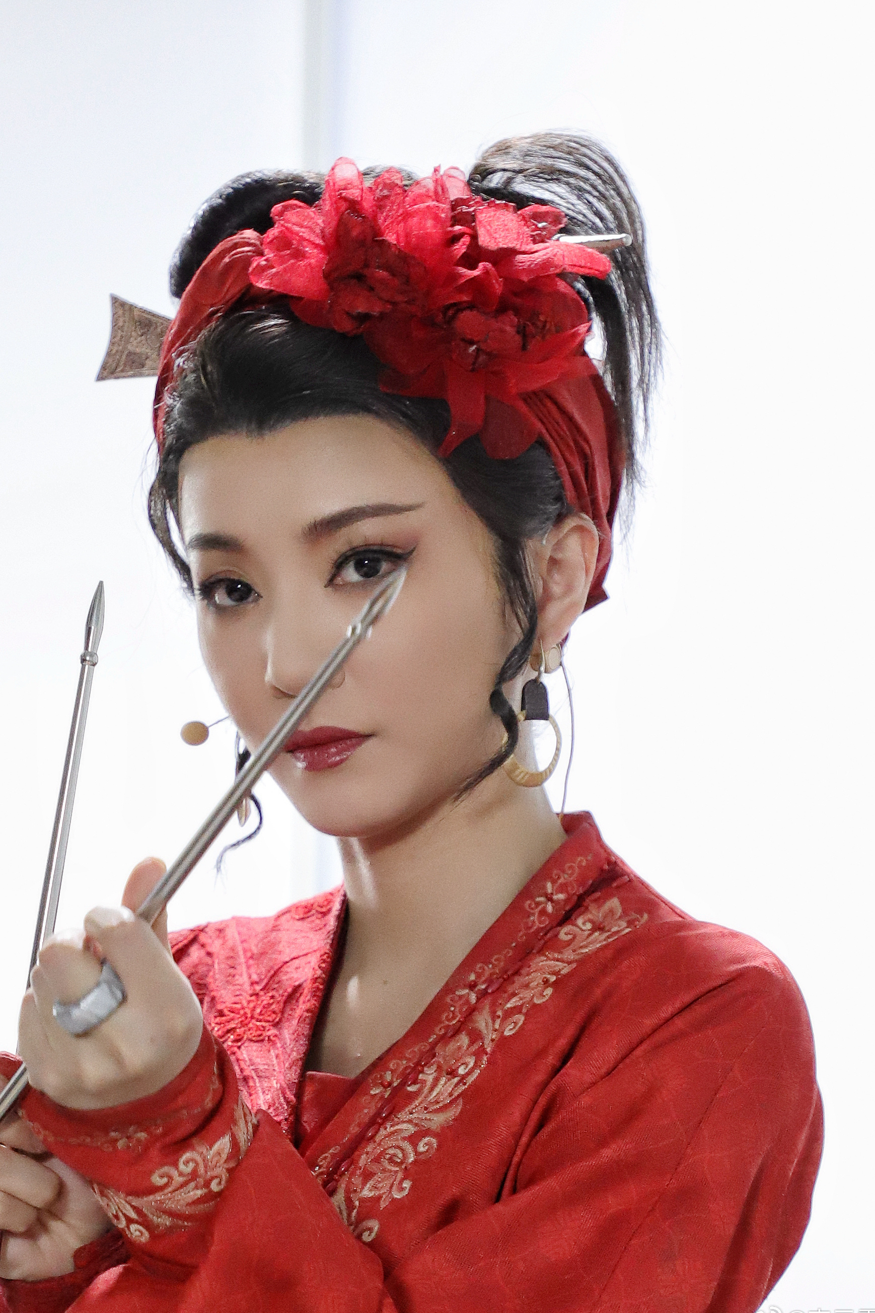 两个金镶玉, 李云霄主打年轻,活力热辣, 何赛飞不畏挑战,风骨犹存!