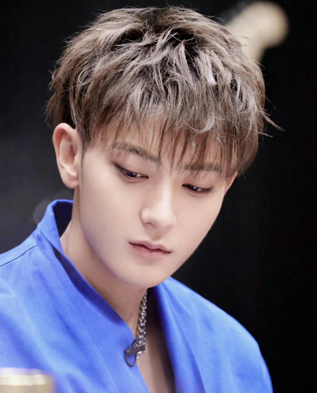 黄子韬的经纪人一路从助理晋升为公司的ceo,却被发现利用职权做了有损