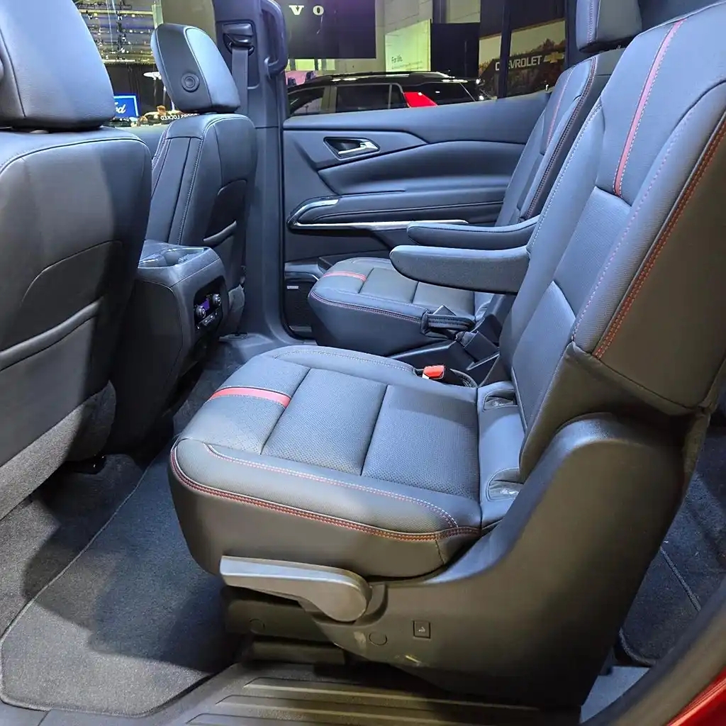 2024雪佛兰traverse 即将登场,威猛霸气,立体尾灯 四排气