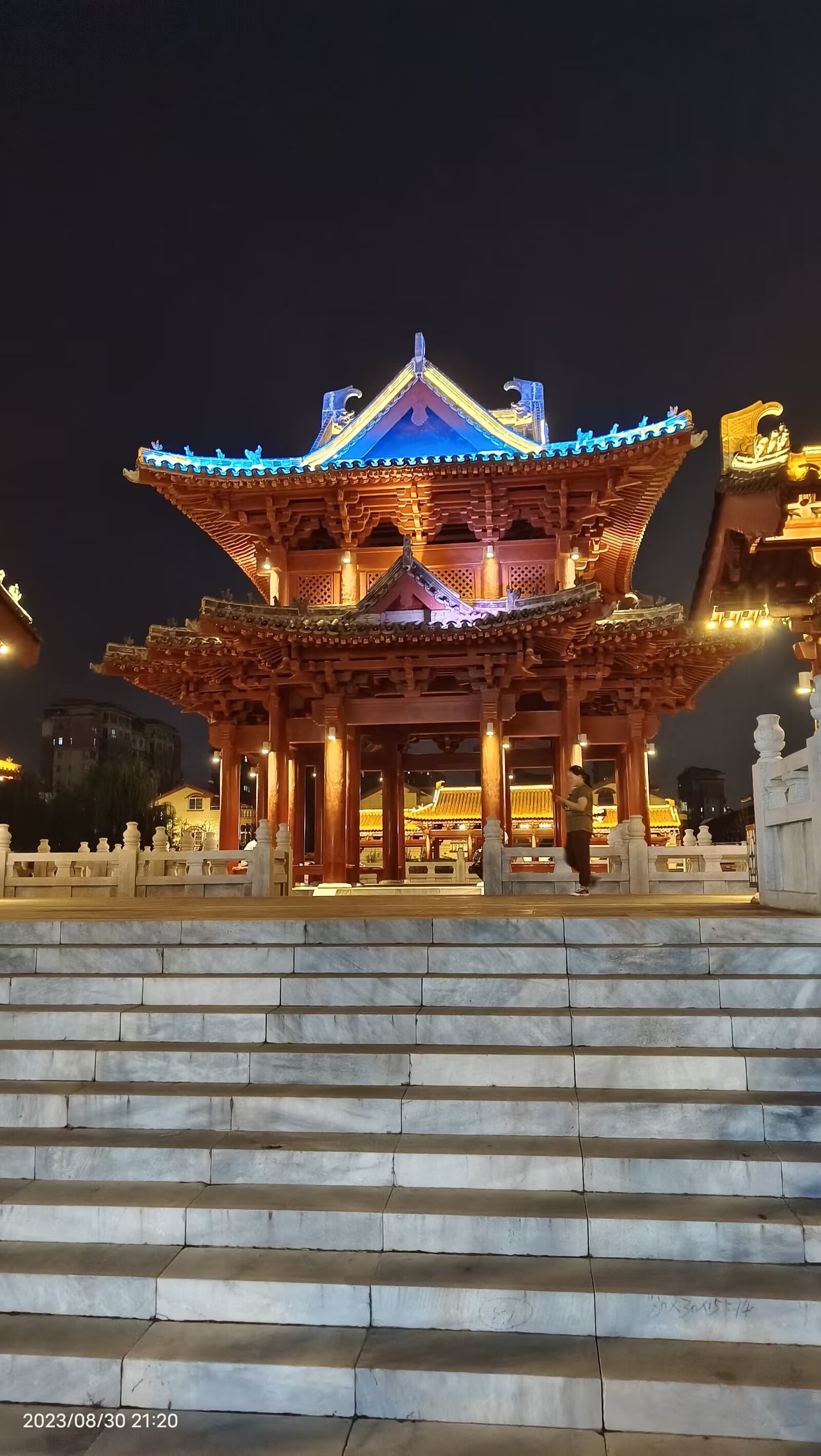 开封实景拍摄,夜景不输特大城市