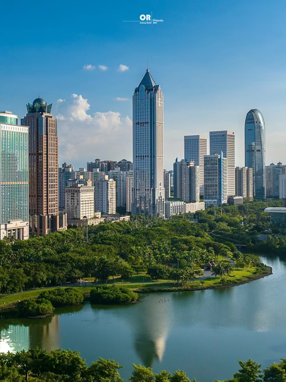 海口是最小的二线城市,虽然只有295万常住人口和2358亿gdp,但海口的