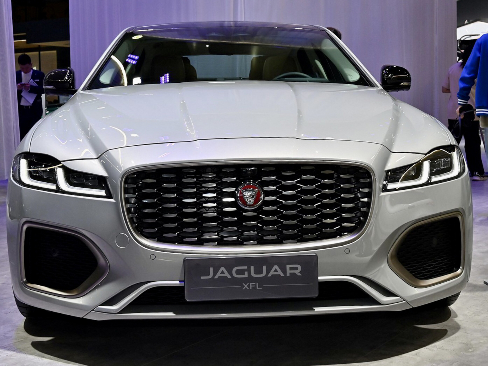 当你看腻了bba车型,那么就尝试买一辆捷豹xfl开开,回头率绝对百分二百