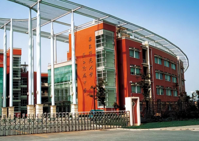 也许正是遗传了爸爸的数学基因,谈方林从小对学习数学非常感兴趣.