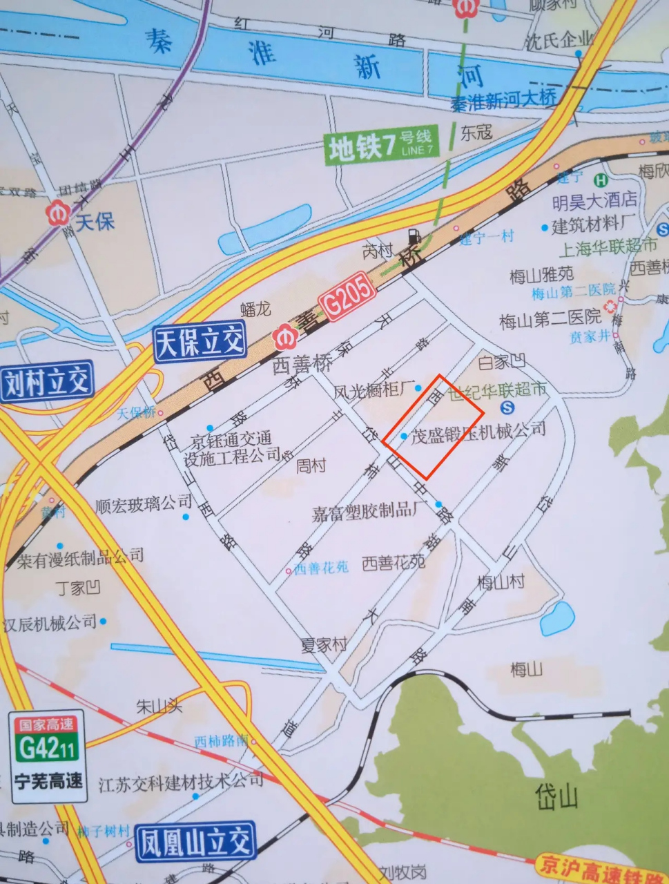 南京市雨花台区明尚西苑在西善桥方向,具体位置在西柿路9号,附近有