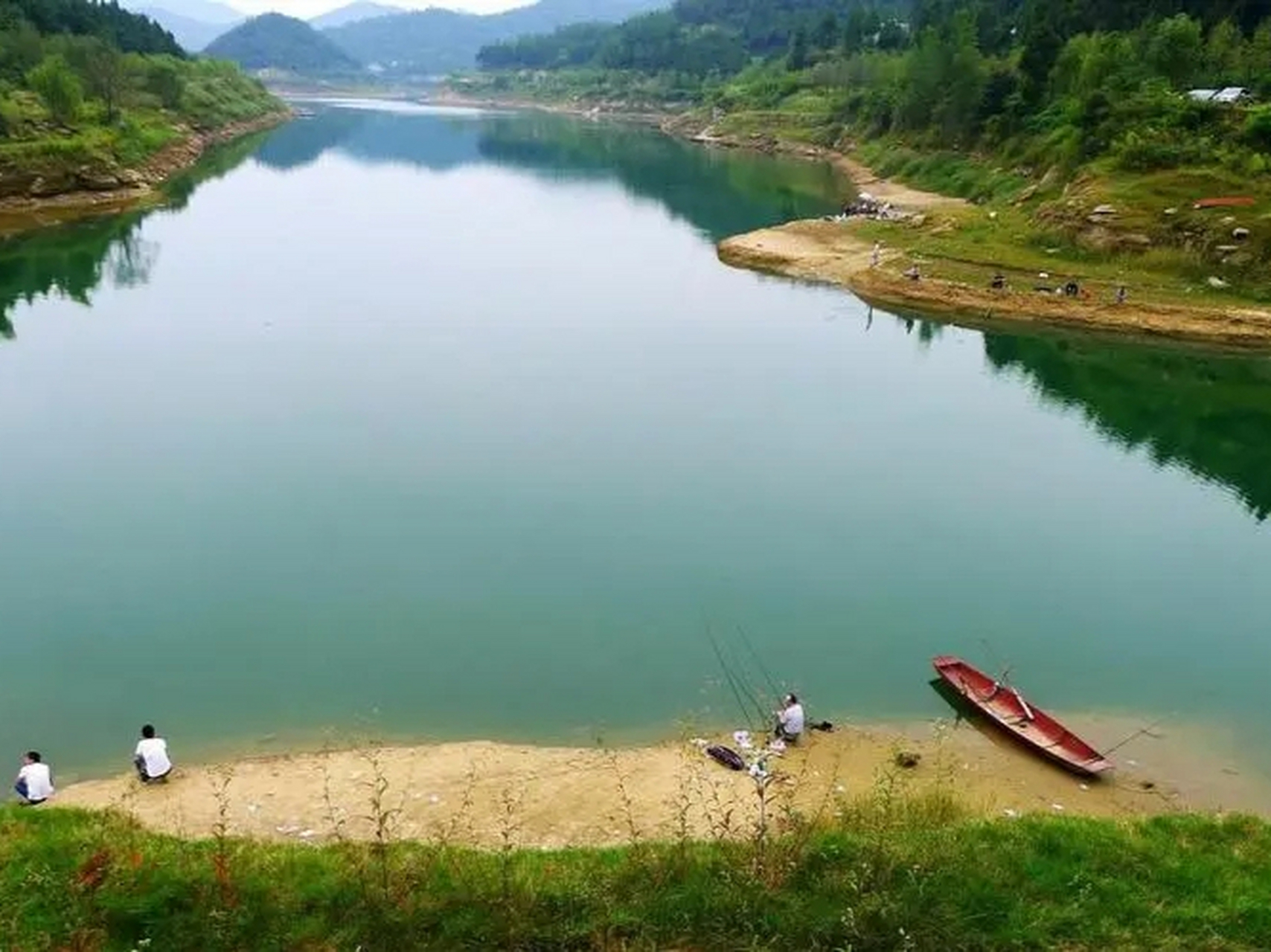 南充升钟湖:位于中国四川省南充市南部县升钟镇,是一个以升钟湖水库为