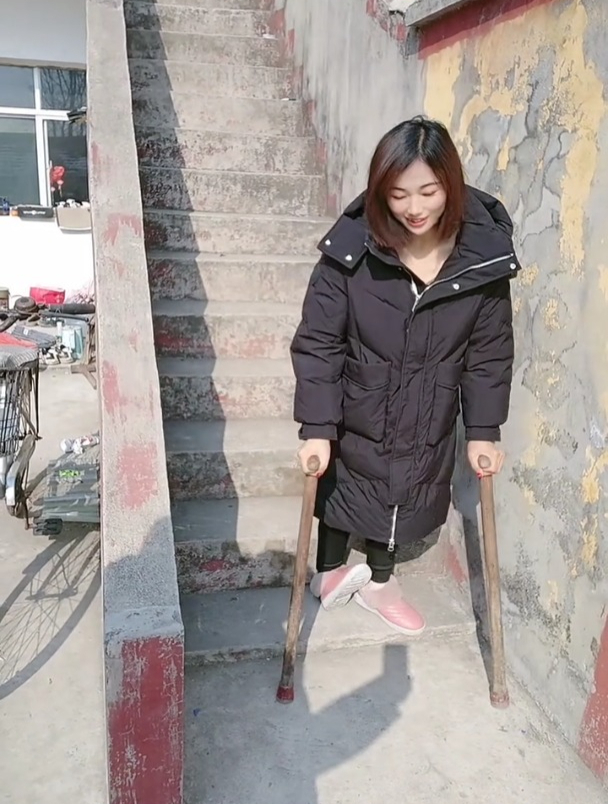 残疾女孩乐观向上愿所有美好缓缓而来