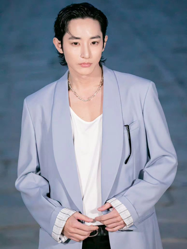 姐妹们,最近我迷上了一个韩国欧巴