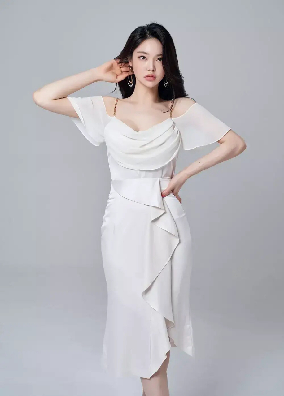 朴瑾允——她的皮肤白皙透亮,像琼雪.