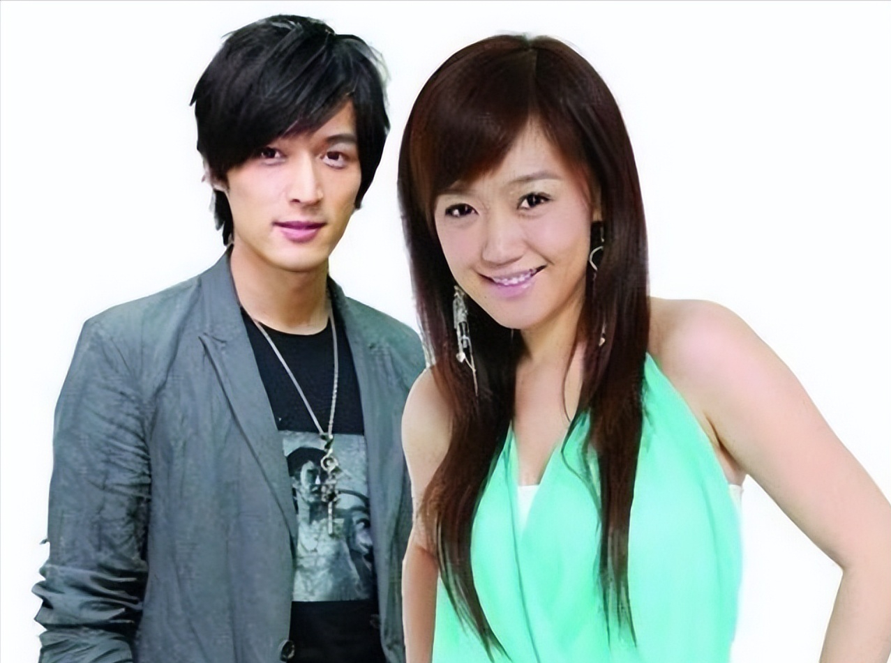 回顾薛佳凝分手15年后胡歌娶妻生子她选择出家背后心酸无人知